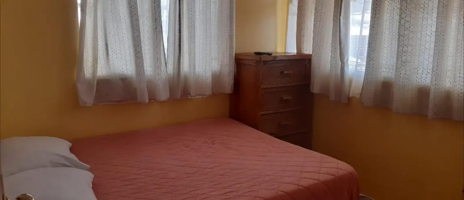 Habitación matrimonial con baño privado