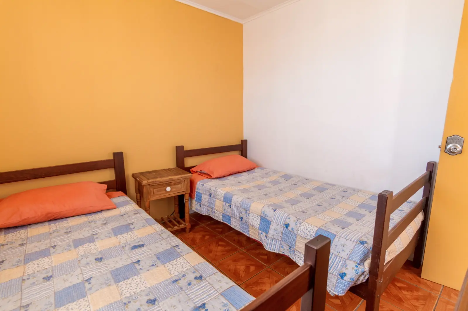 Habitación con baño compartido para cuadrilla
